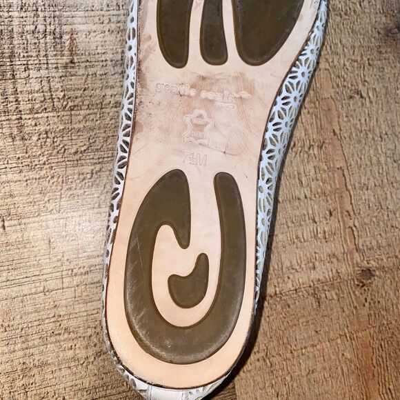 Gentle Souls Gigi Ballet Flats Lasercut Shoes - Picture 4 of 10